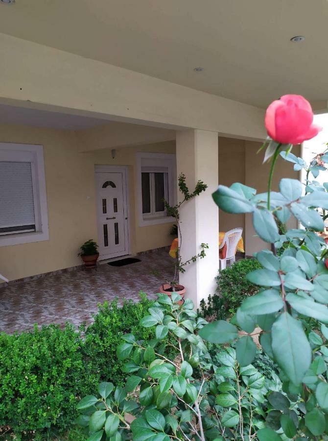Nice And Cosy House 2 Larissa Exterior photo